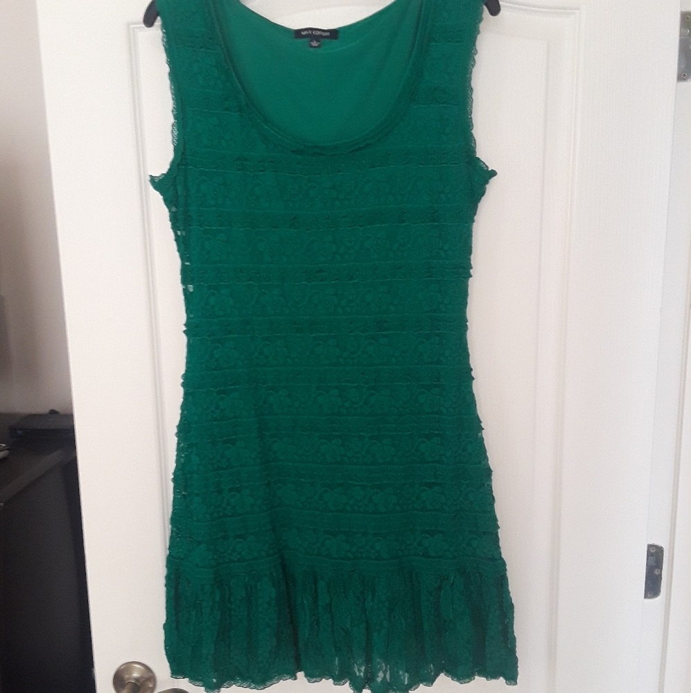 Short lace dress
